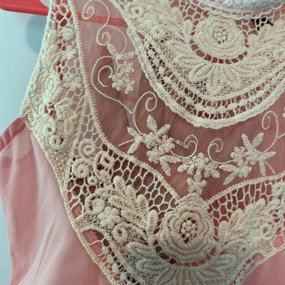 Show Lai Pink & Cream Crochet High Neck Sheer Tank - Picture 7 of 11